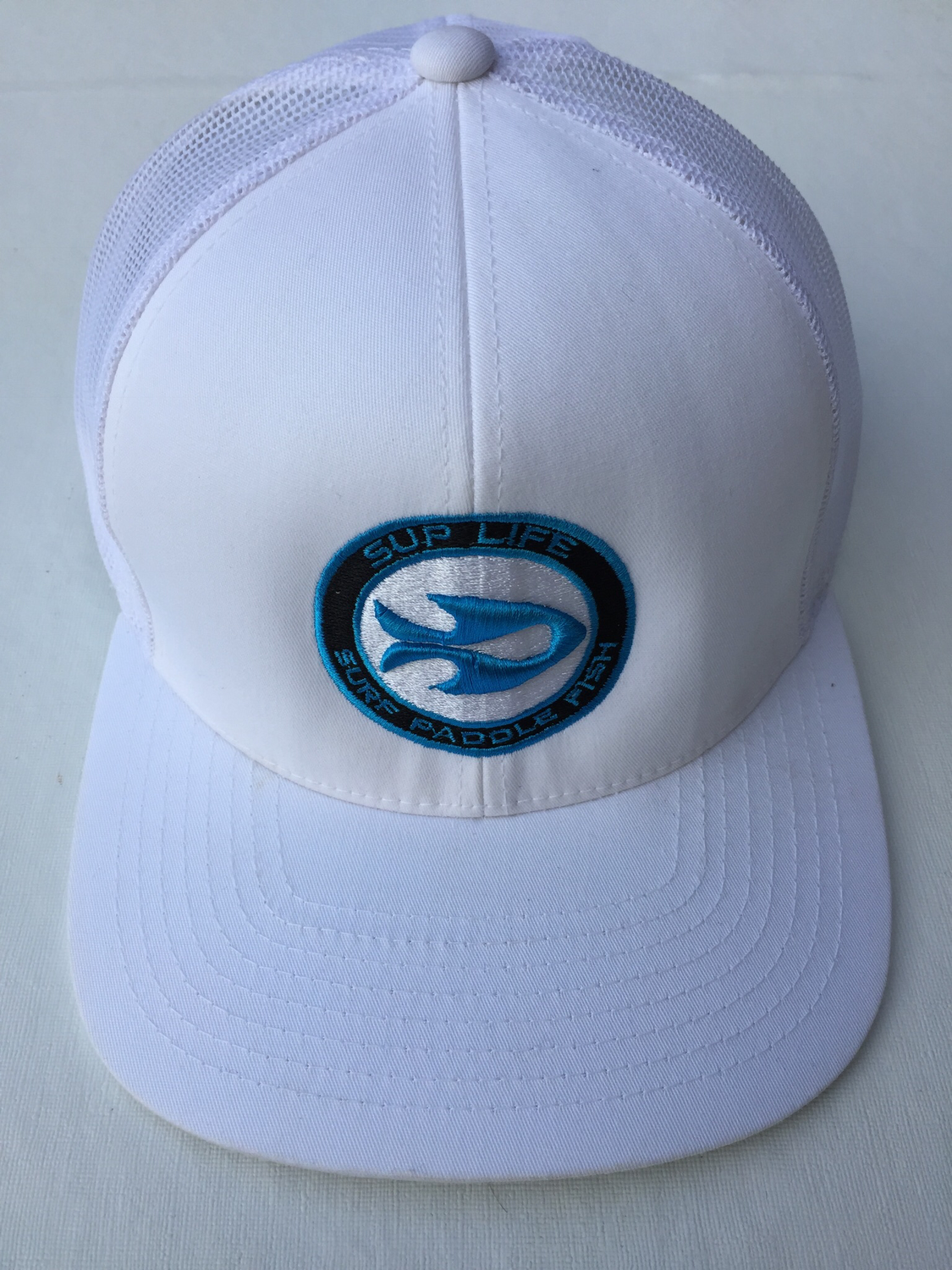 SUP LIFE® - Surf Paddle Fish  White Snapback