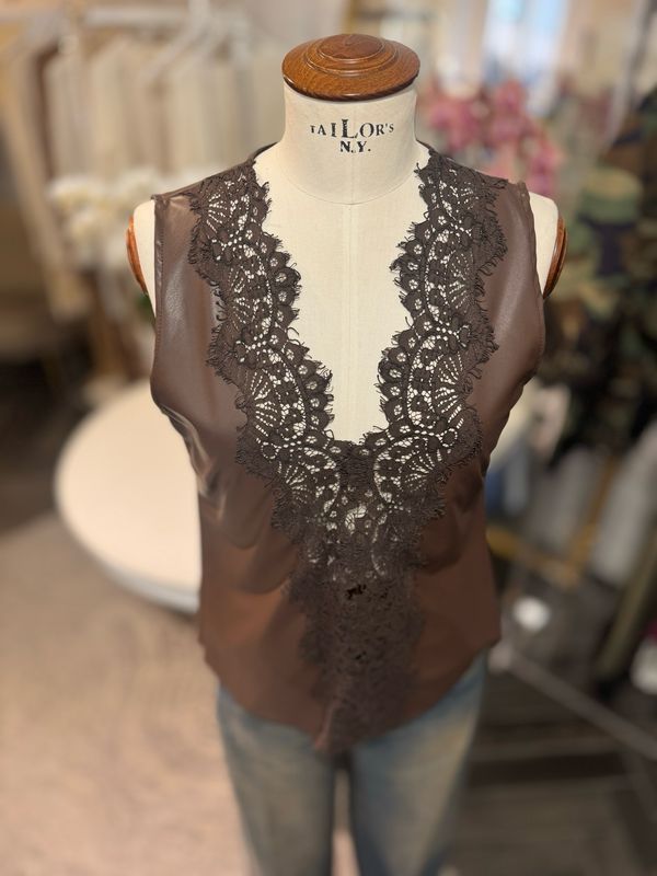 Top ecopelle con pizzo