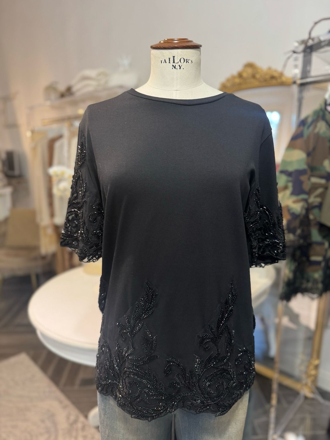 T shirt nera ricamata