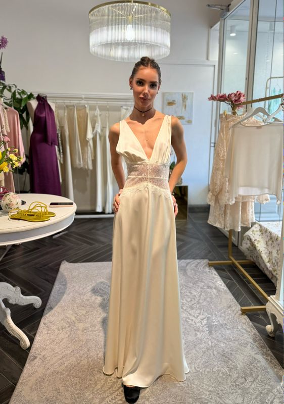 Abito con inserto in pizzo