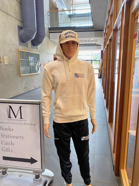 Crested CREAM hoodie