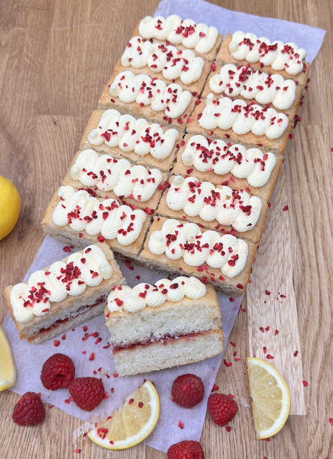 Vegan Lemon & Raspberry Traycake (14 portions)