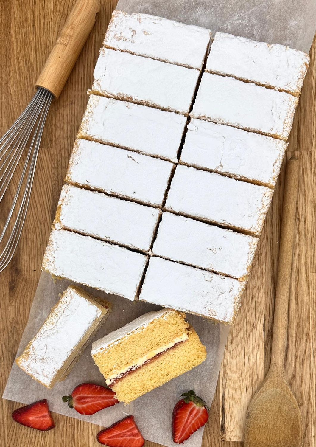 Gluten Free Victoria Sponge Traycake (14 portions)