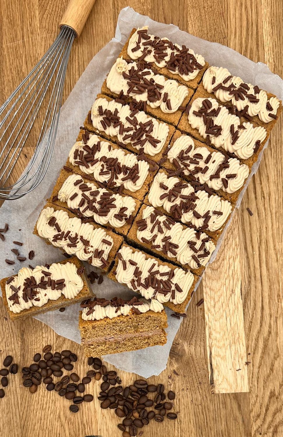 Mocha Sponge Traycake (14 portions)