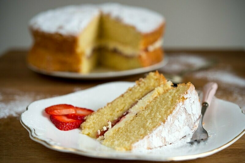 6" Victoria Sponge Cake