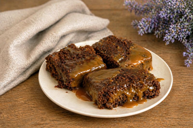 Sticky Toffee Traybake (24 portions)