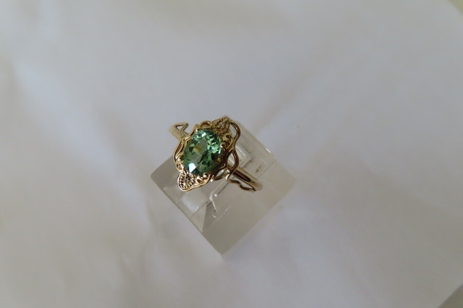 Apatite Ring in 9ct yellow gold