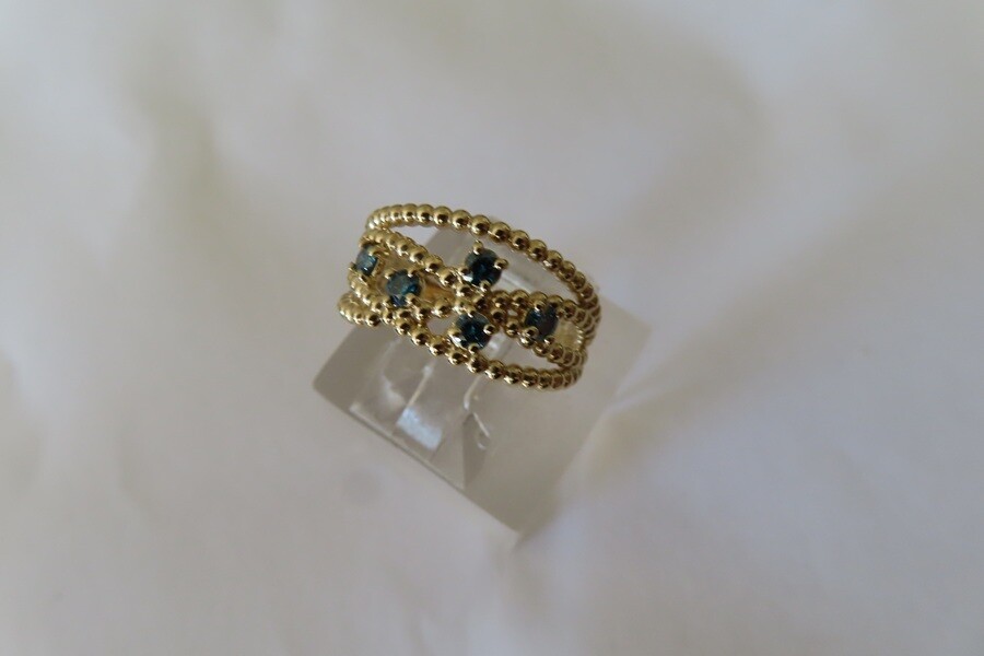 Blue Diamonds Ring in 10ct yellow gold
