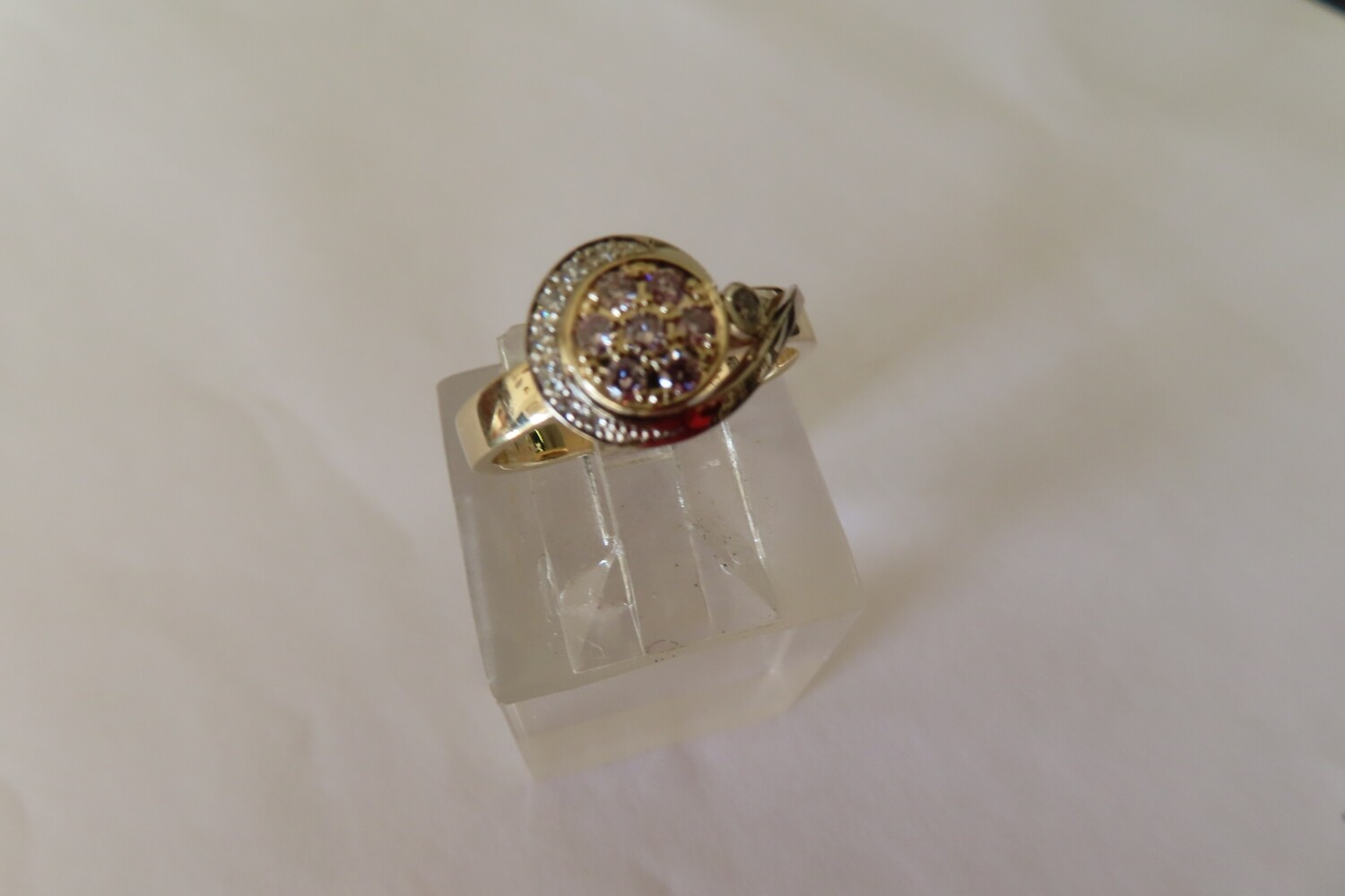 Pink Diamonds &amp; white Diamonds ring in 2 tone 18ct gold