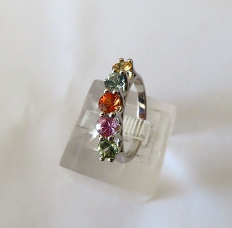 5 Sapphires Ring in 10ct white and yellow gold