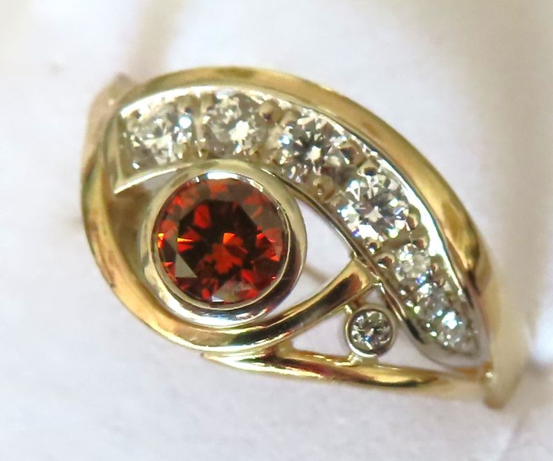 Red tinged Champagne 7 Diamond &amp; white diamonds in 9ct gold