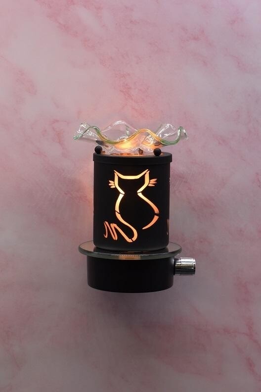 Cat Black Metal Plug in