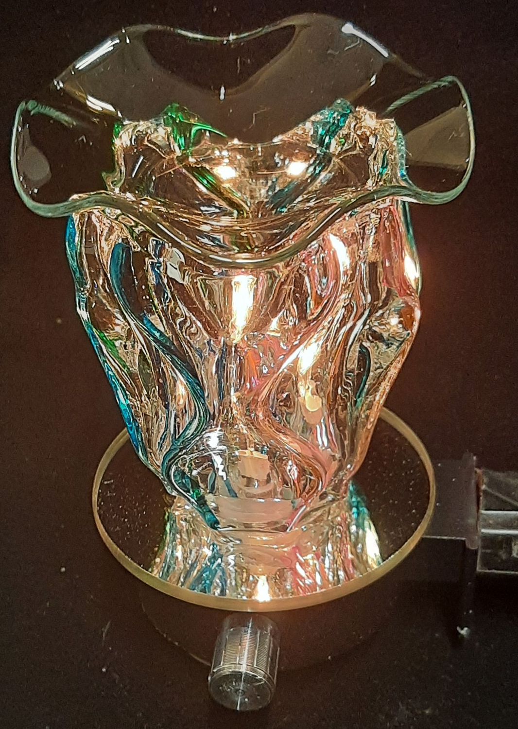 Multi color wavy oil burner