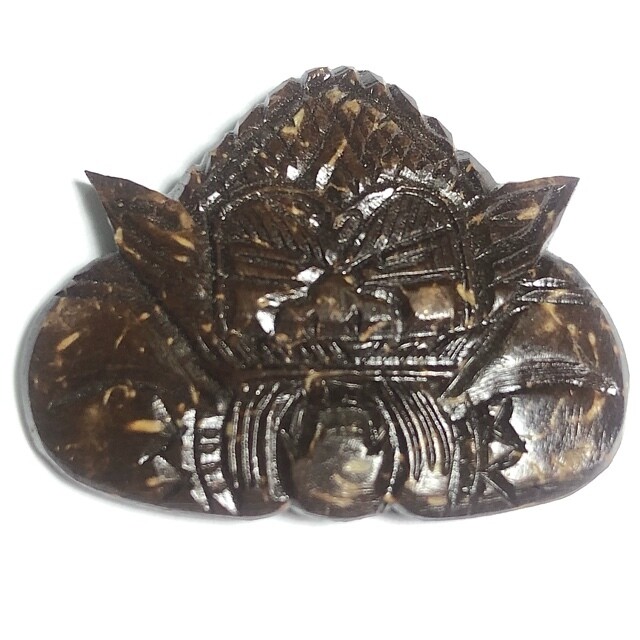 กะลาตาเดียวแกะราหูอมจันทร์ จารยันต์ สภาพสวยสมบูรณ์ 3.5 x 3 Cm.