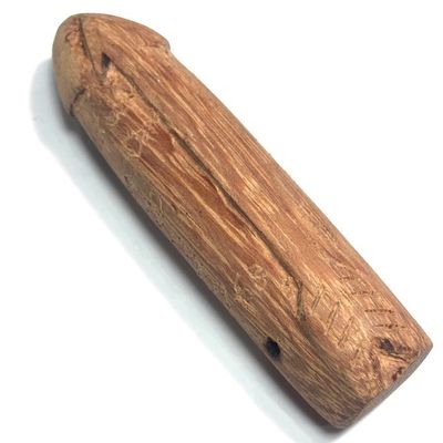 ปลัดขิกศรนารายณ์คาดครั่ง หลวงพ่อสนิท วัดลำบัวลอย
 ขนาด 9 x 2.5 cm.