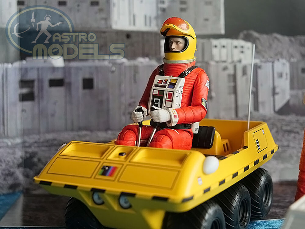 NEW! Sixteen12 'SPACE: 1999' Captain Alan Carter in Alpha Spacesuit Deluxe Action Figure with Moon Buggy