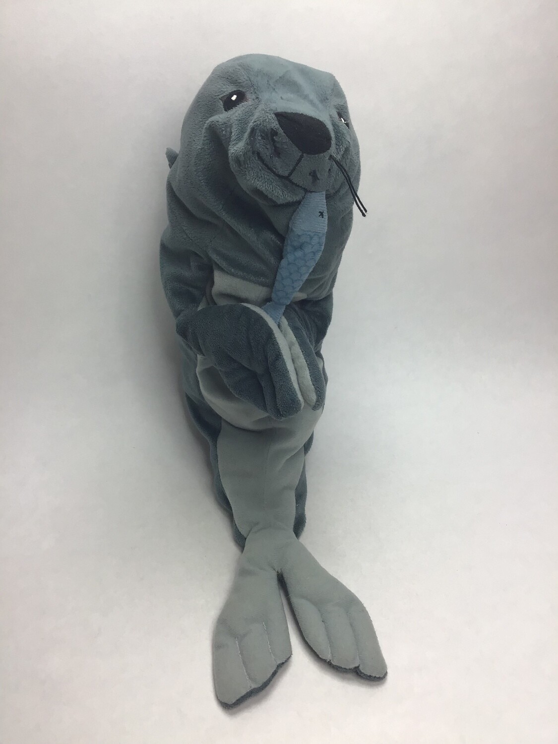 Robbe mit Fisch 42cm ( beliebt )