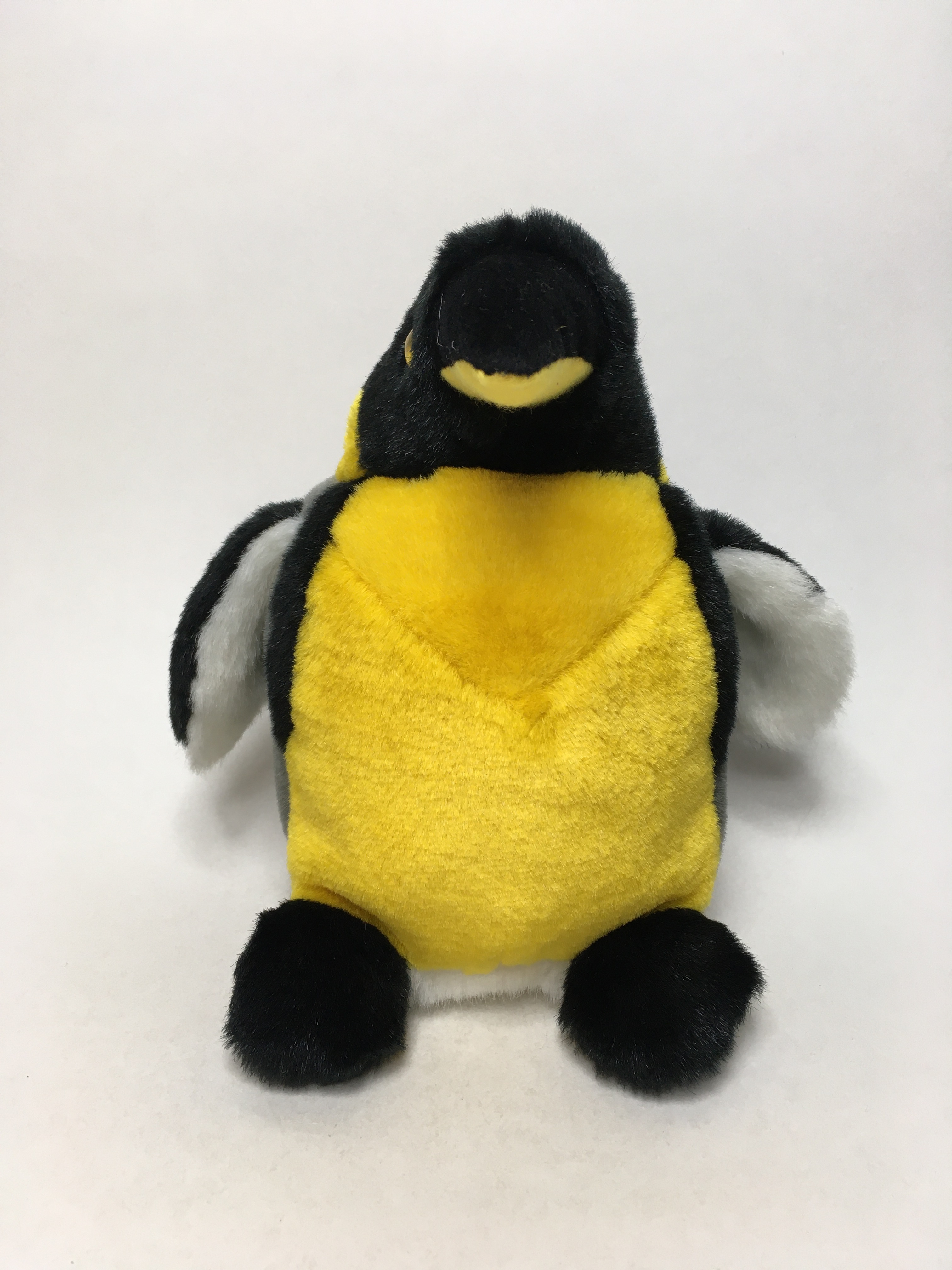 Kaufen Sie Pinguin stehend - 22 cm  Kuscheliger Pinguin mit echten Details  zu Großhandelspreisen