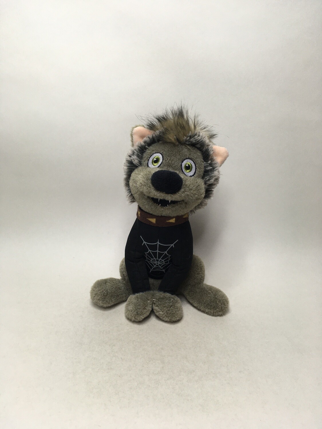 Hund Wally Wolf Hotel Transsilvanien sitzend 28cm selten