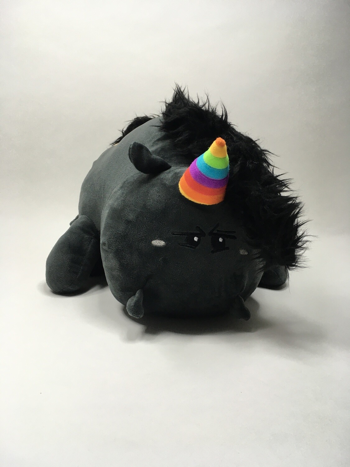 Einhorn Pummeleinhorn Schwarz sitzend 20cm Mega selten