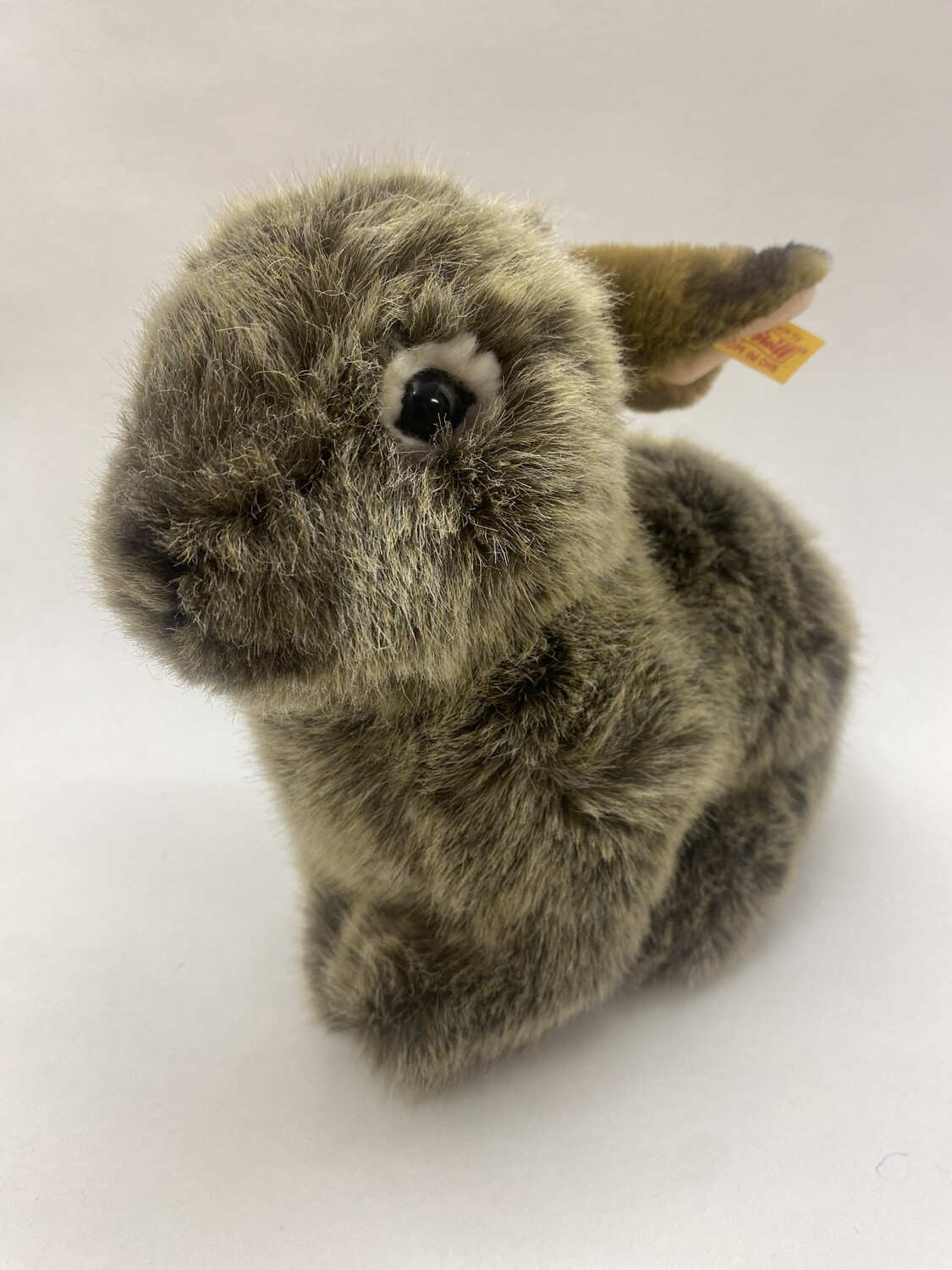 Steiff Hase 024368 Vula Vulkan Kaninchen mit Knopf und Fahne sitzend 21cm Sammlerstück