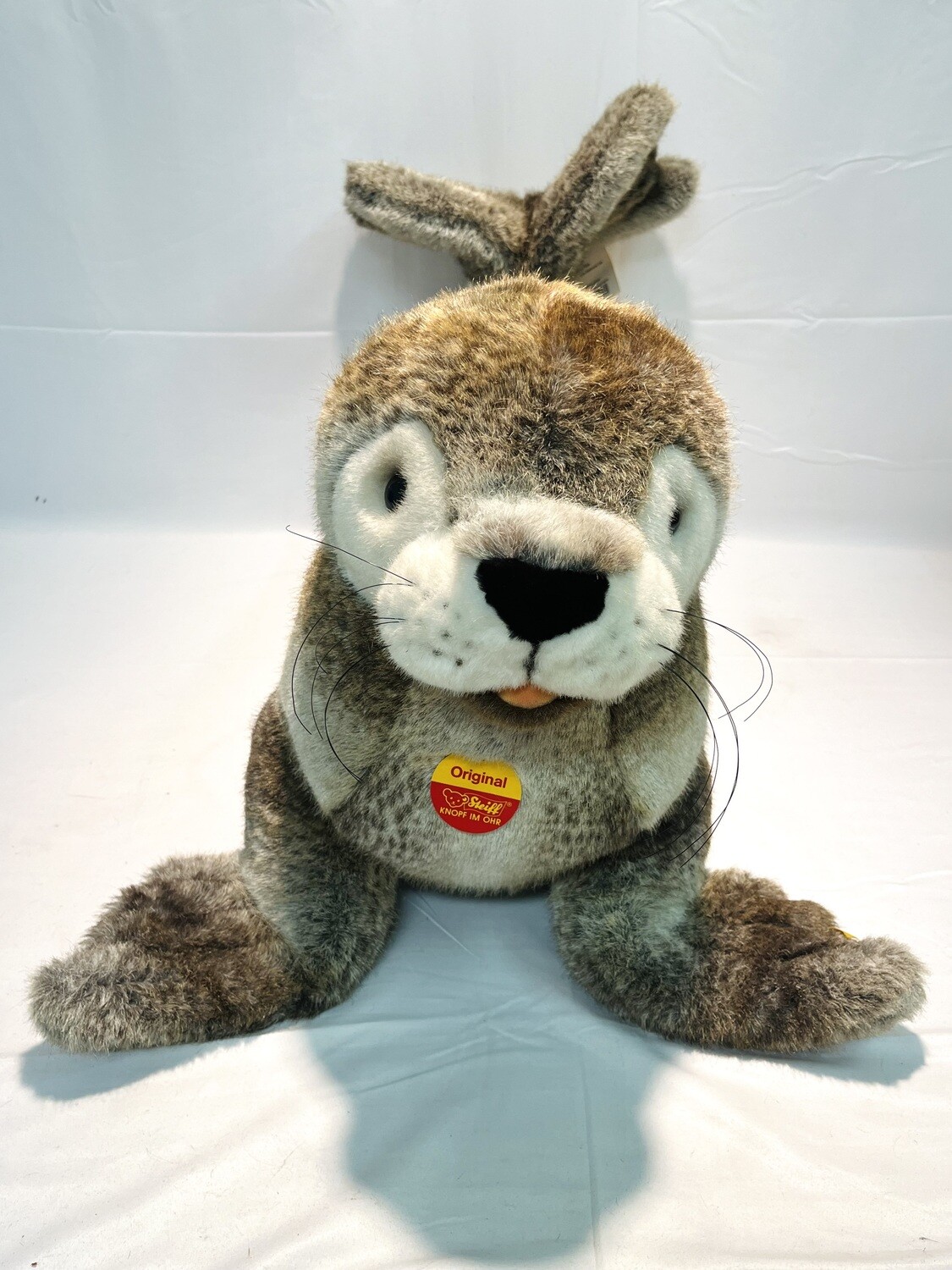 XXL Steiff Seehund 482304 mit Knopf, Fahne und Brustschild liegend 80cm 2,7kg Mega Sammlerstück Rarität Neuwertig mit Etikett