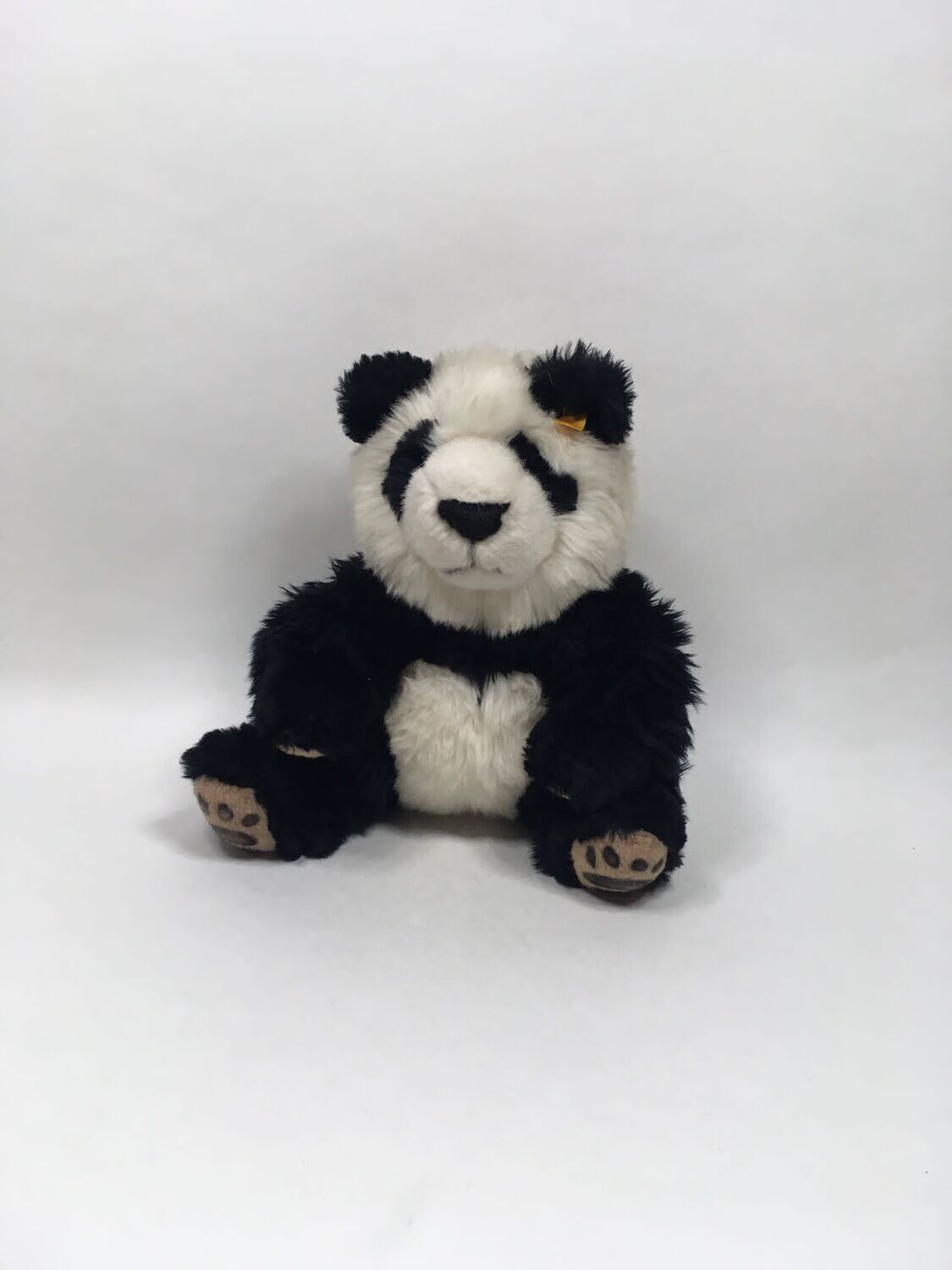 Steiff Panda Manschli 064258 mit Knopf und Fahne sitzend 28cm Mega Sammlerstück
