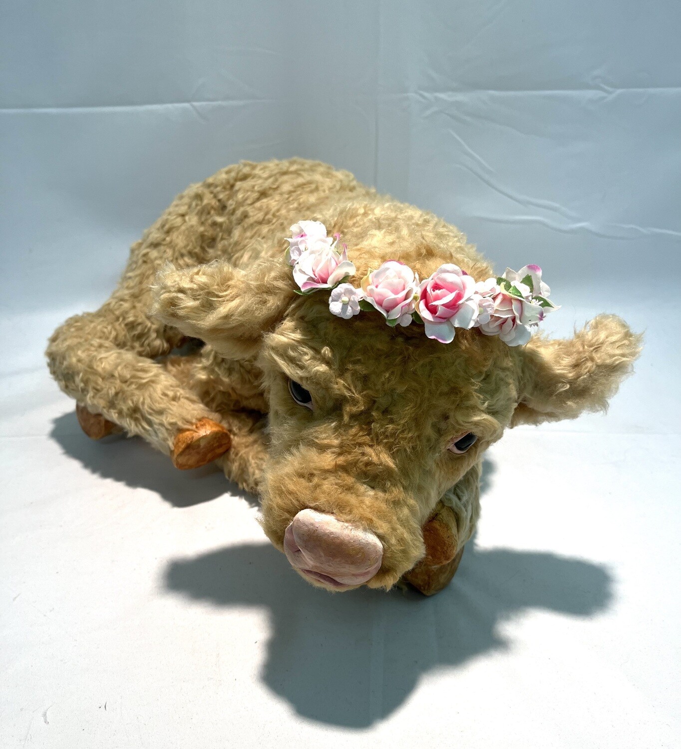 XXL Kuh Handarbeit von einer Künstlerin aus der Ukraine mit beweglichen Gliedern liegend 70cm 1,2kg Sammlerstück Unikat