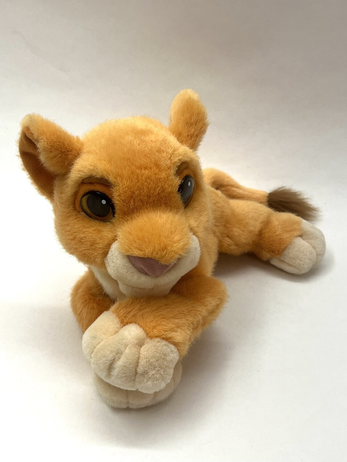 Disney Löwin Kiara Der König der Löwen mit Batterie liegend 34cm Mega Sammlerstück