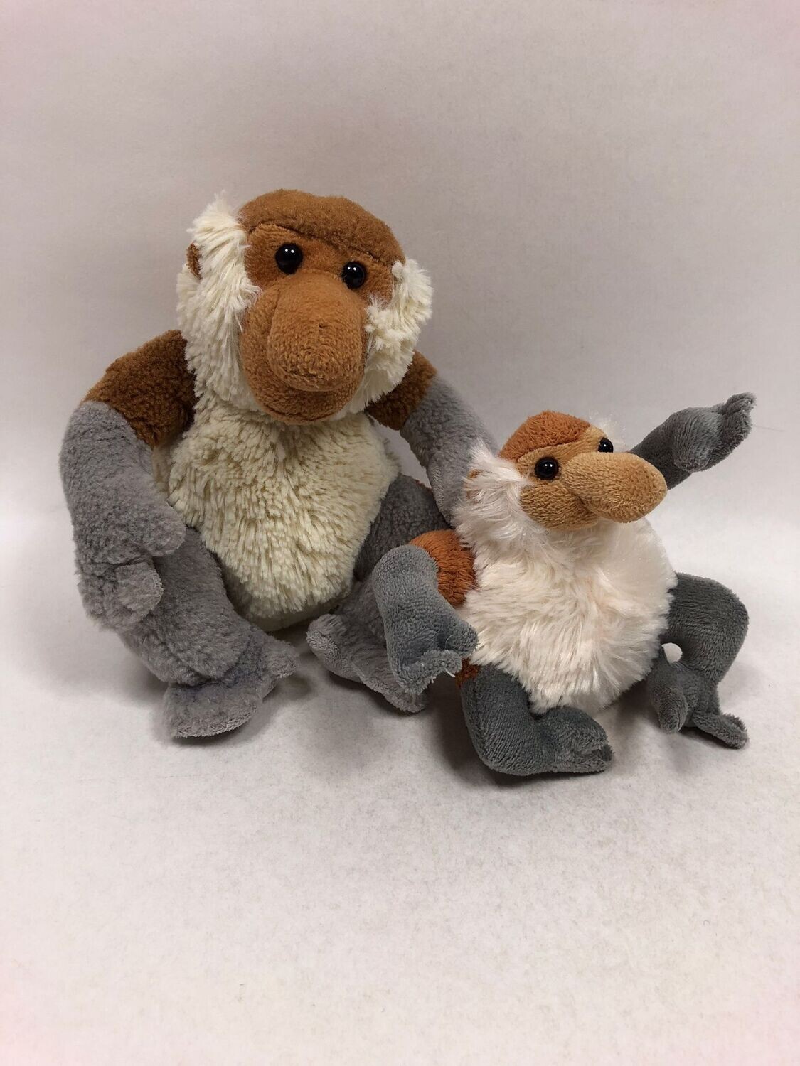 Nasenaffe Kadaiku sitzend 28cm Mega Sammlerstück