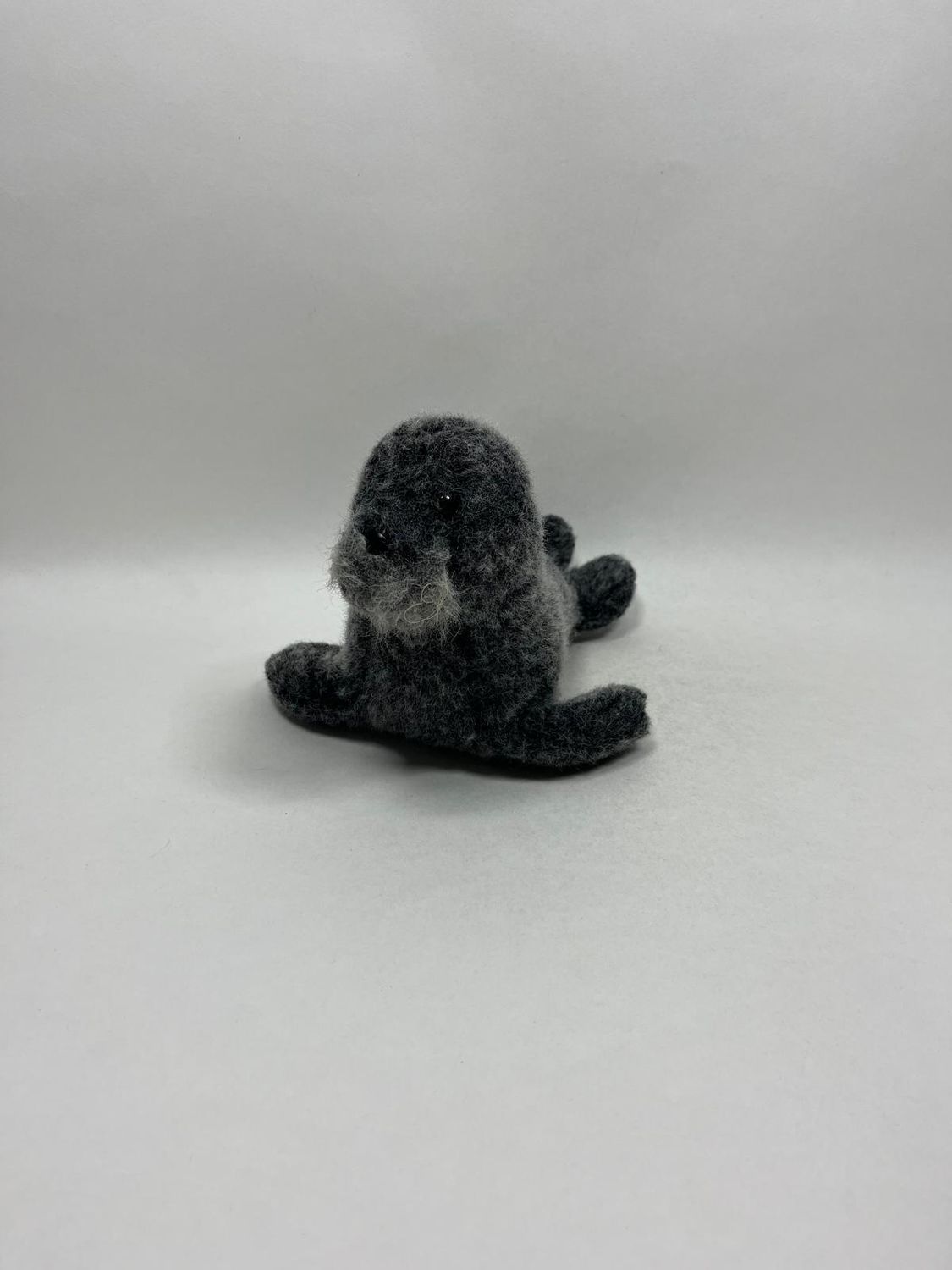 Robbe Knuffel liegend 30cm Sammlerstück