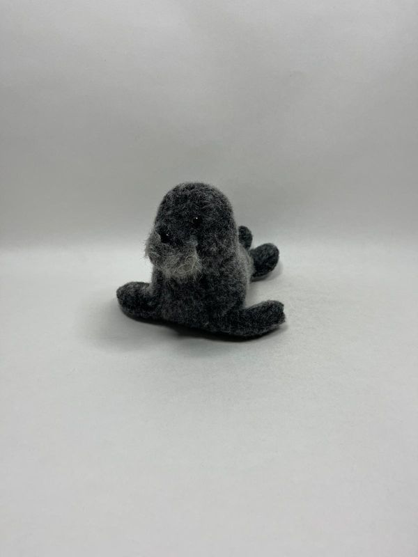 Robbe Knuffel liegend 30cm Sammlerstück