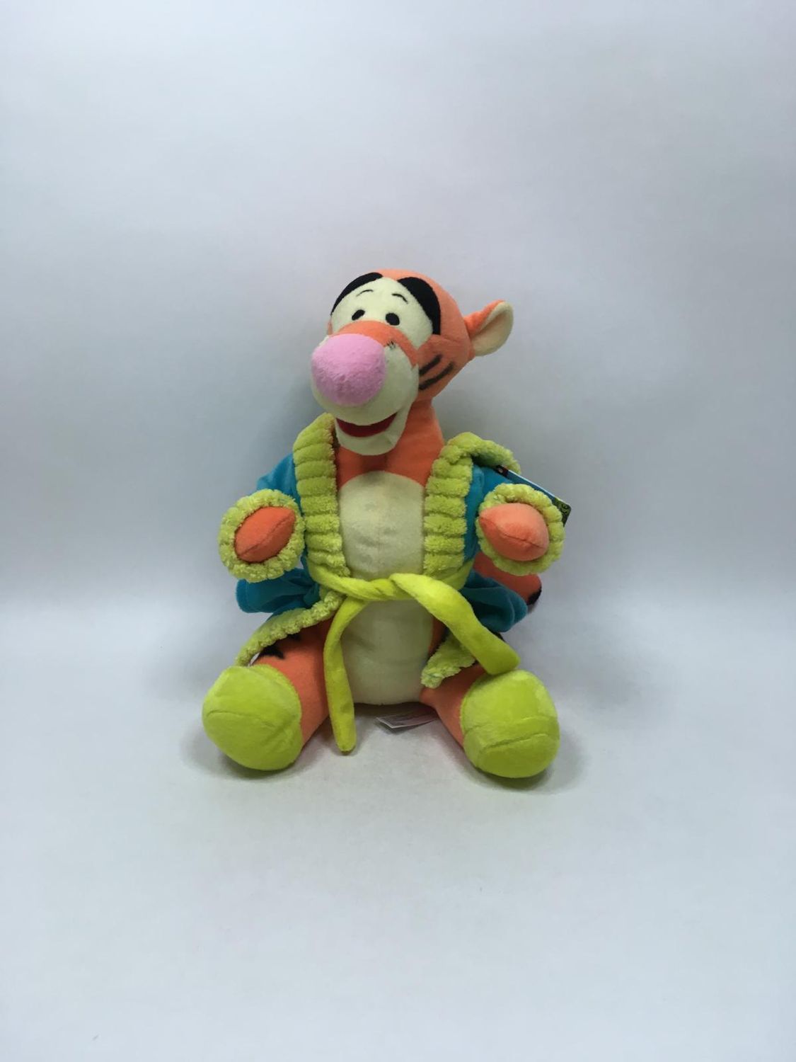 Disney Winnie Pooh Tigger im Bademantel sitzend 33cm Neuwertig mit Etikett