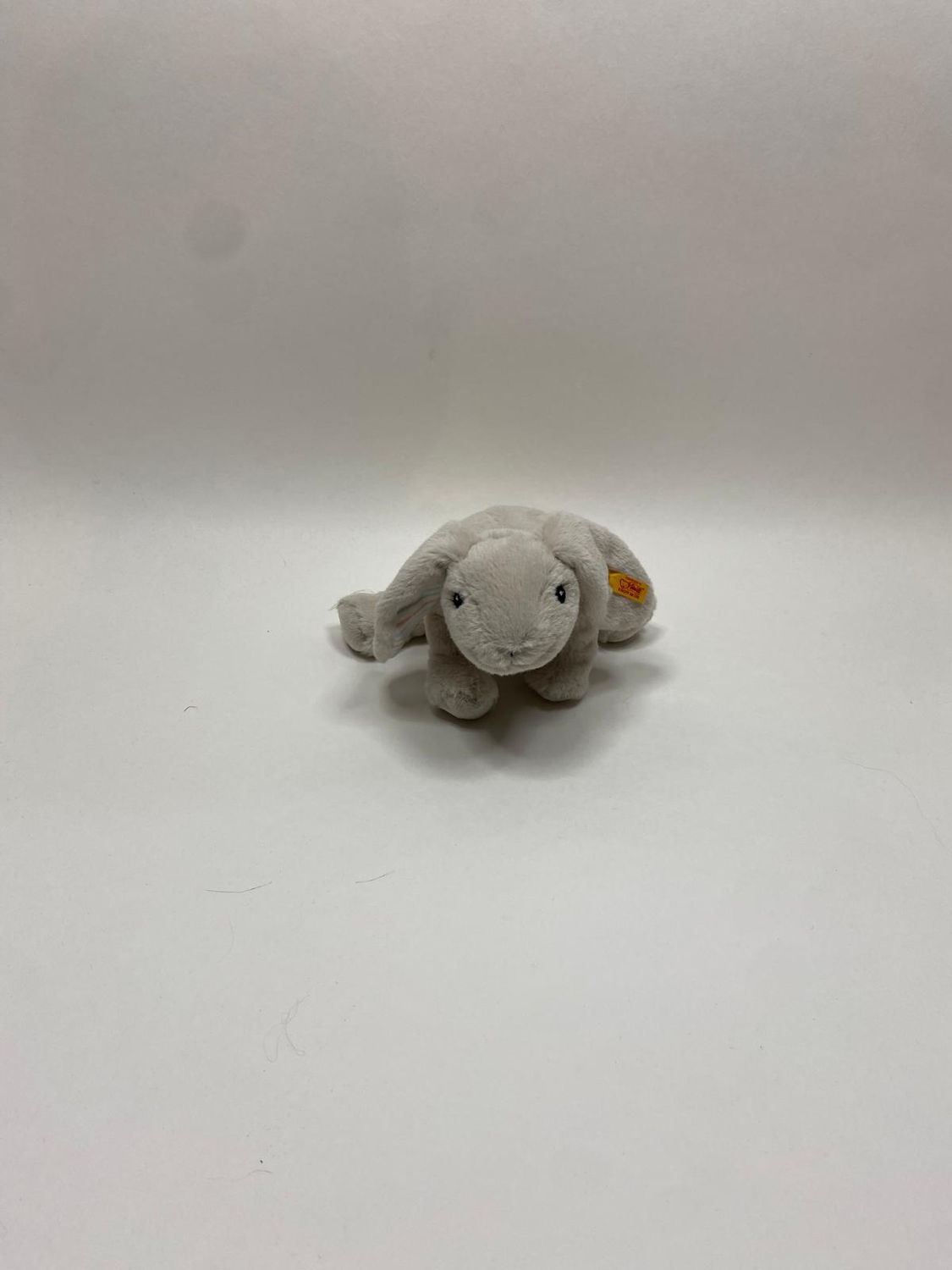 Steiff Hase Floppy Hoppel 242694 mit Knopf und Fahne liegend 22 cm selten