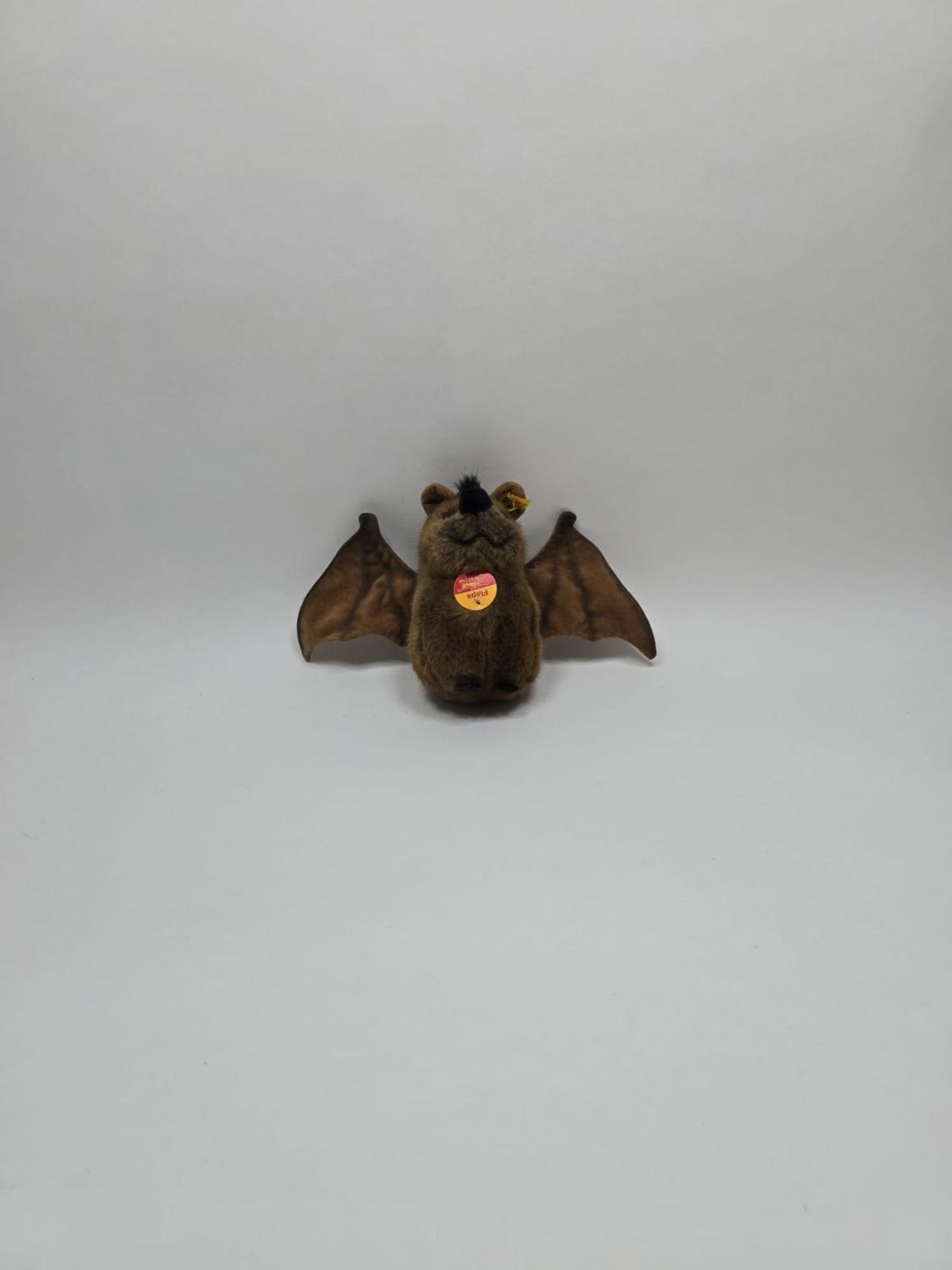 Steiff Fledermaus Flaps 056710 mit Knopf, Fahne und Brustschild stehend 12 cm Mega Sammlerstück
