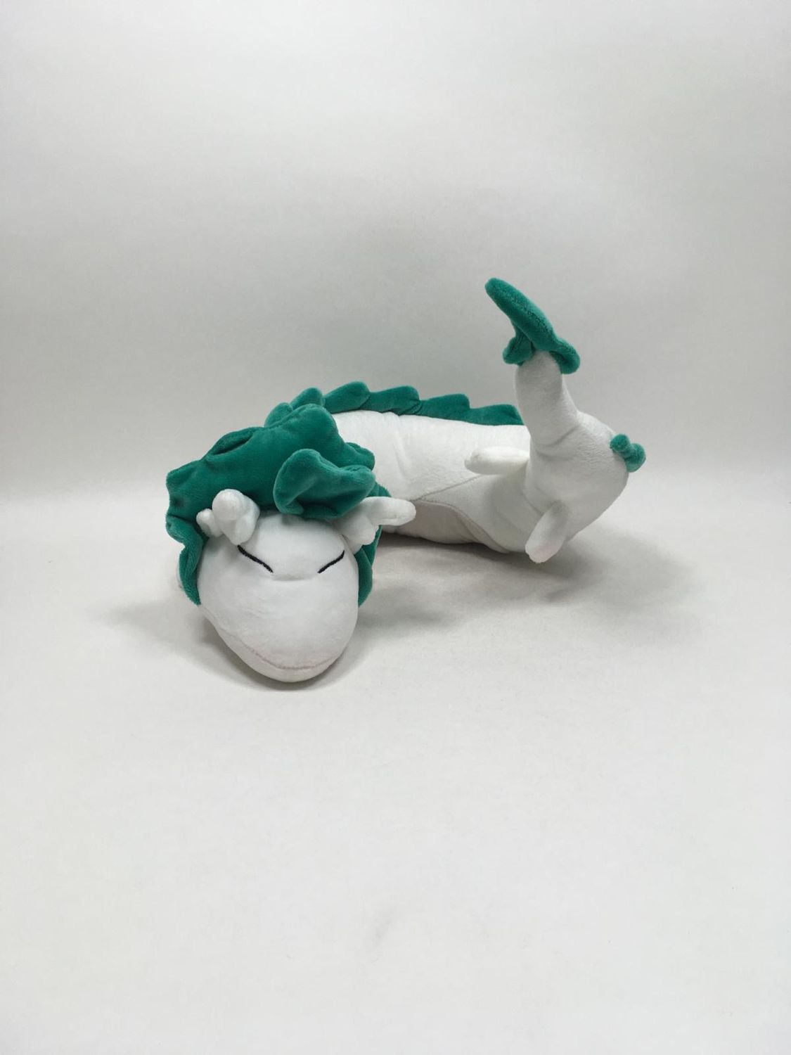 Drache Haku Chihiros Reise ins Zauberland Knuffel liegend 33 cm Mega Sammlerstück