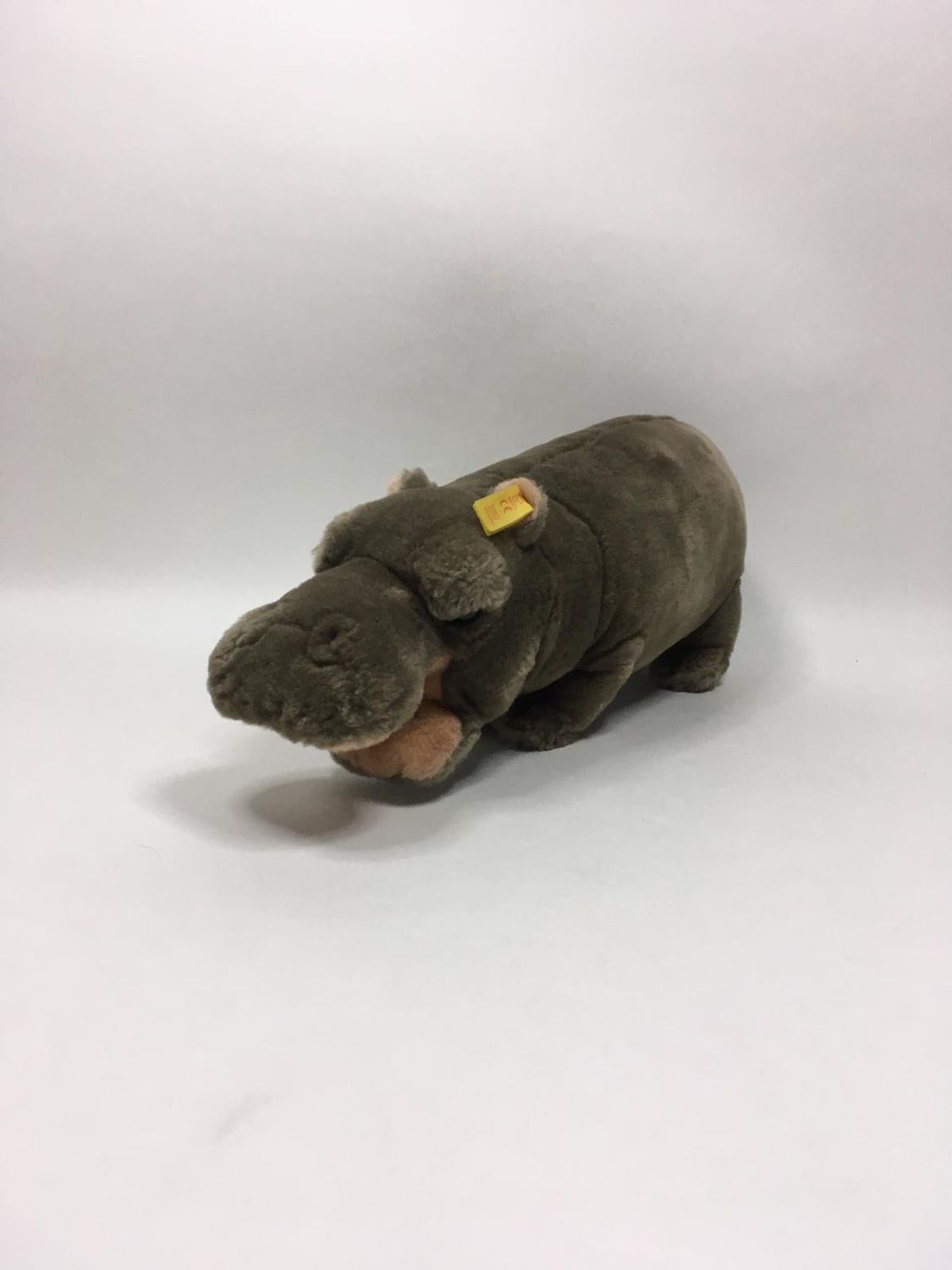 Steiff Nilpferd Mocky 063466  mit Knopf und Fahne stehend 43 cm selten