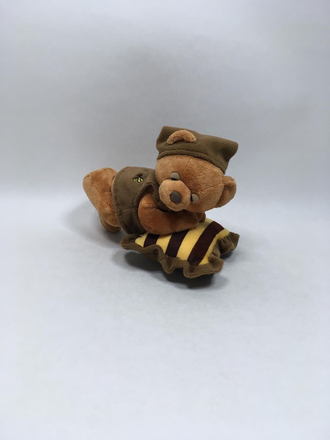 Teddy Knuffel liegend 20 cm Sammlerstück