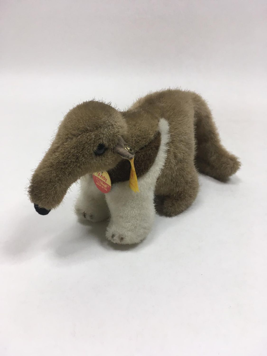 Steiff Ameisenbär Andy 040955 mit Knopf, Fahne und Brustschild stehend 25 cm Mega Sammlerstück