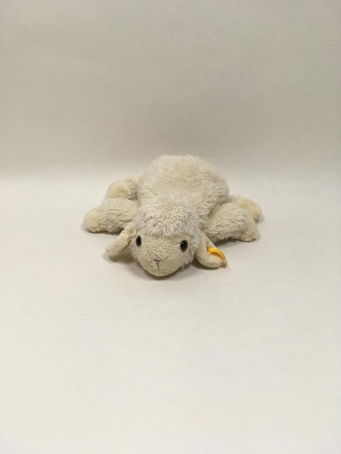 Steiff Floppy Linda Schaf mit Knopf und Fahne ( ohne Nummer ) liegend 22 cm Sammlerstück