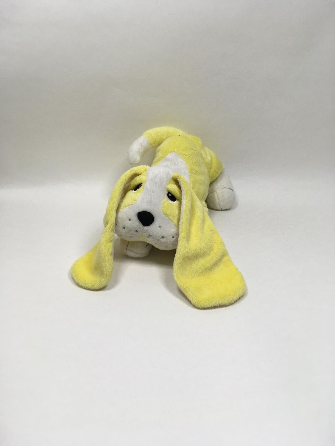 Hund Vipo der fliegende Hund Vipo Land liegend 33 cm Sammlerstück reserviert für INA