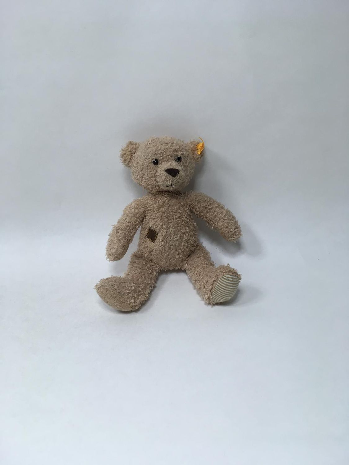 Steiff Teddy Theo 023491 mit Knopf und Fahne stehend 23 cm selten