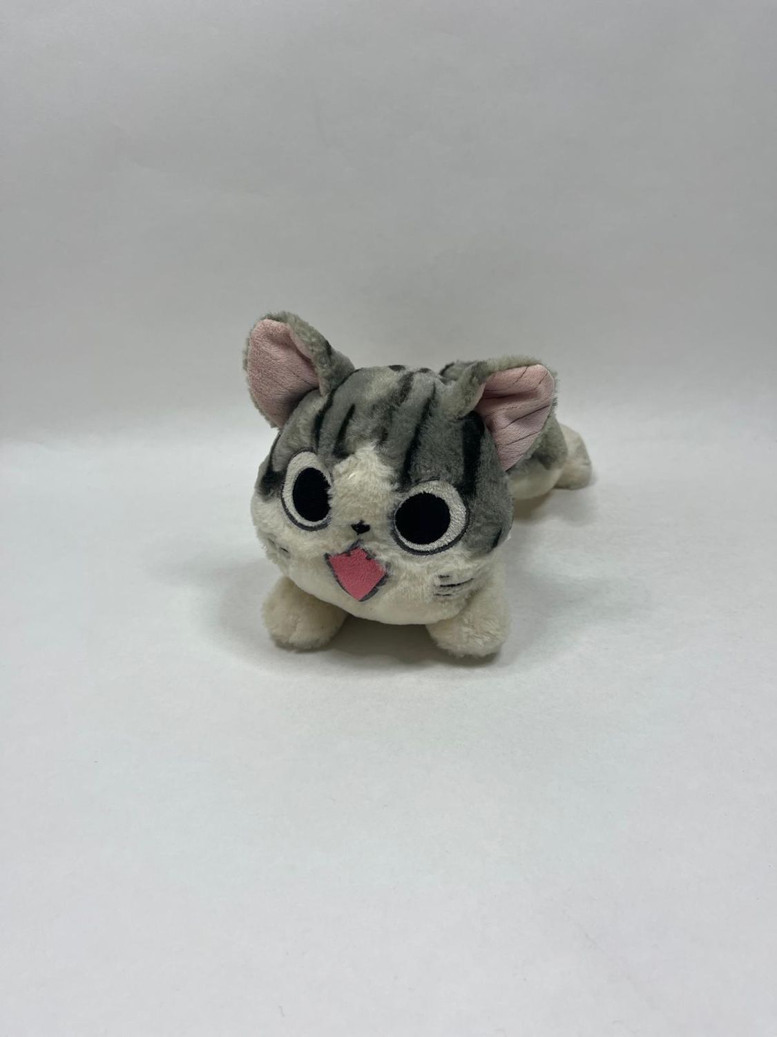 Katze Kleine Katze Chi Knuffel liegend 30 cm Sammlerstück