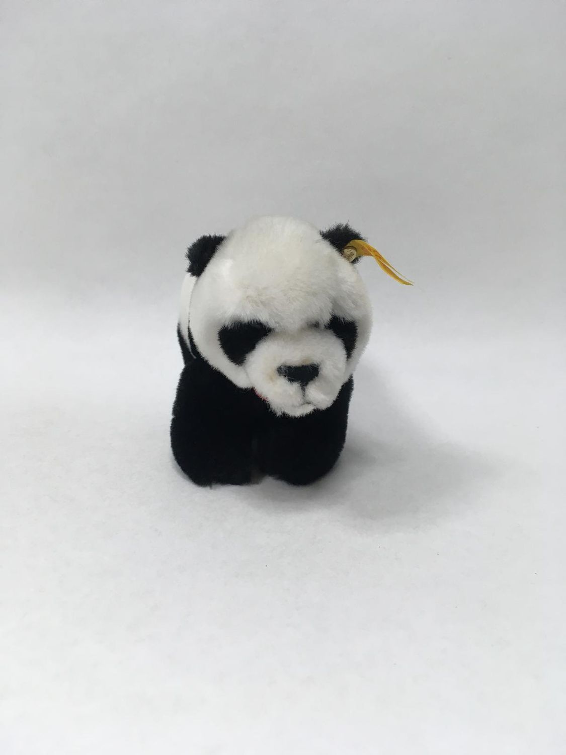 Steiff Panda 040238 mit Knopf und Fahne sitzend 15 cm Rarität