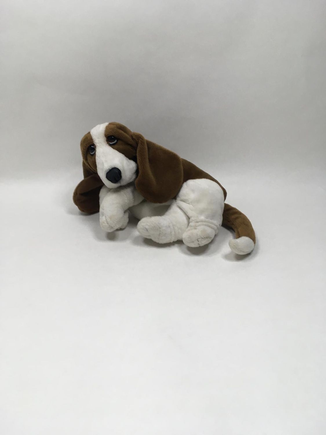 Hund Hush Puppies liegend 45 cm Sammlerstück