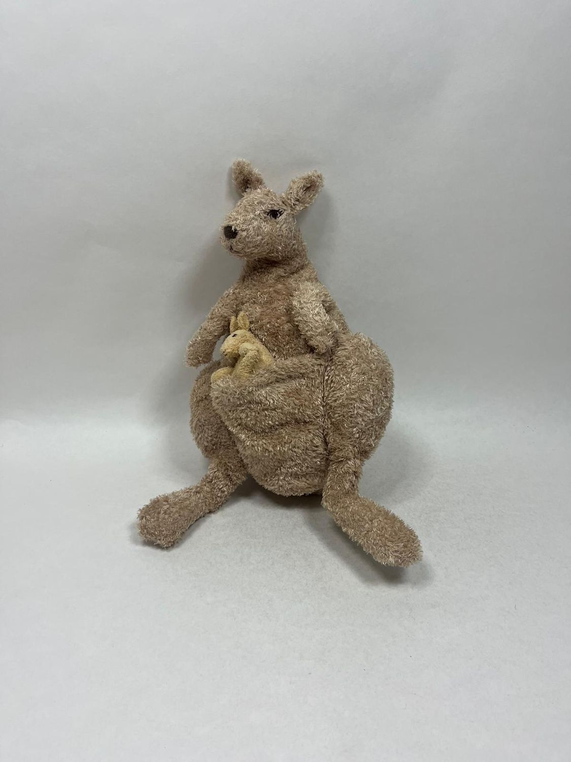 Känguru mit Baby Knuffel stehend 35 cm selten