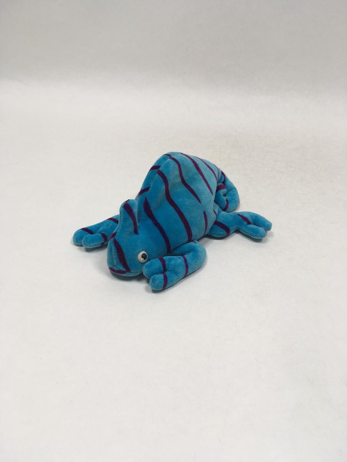 Perlsacktier Ecki das kleine Chamäleon liegend 20 cm Kult