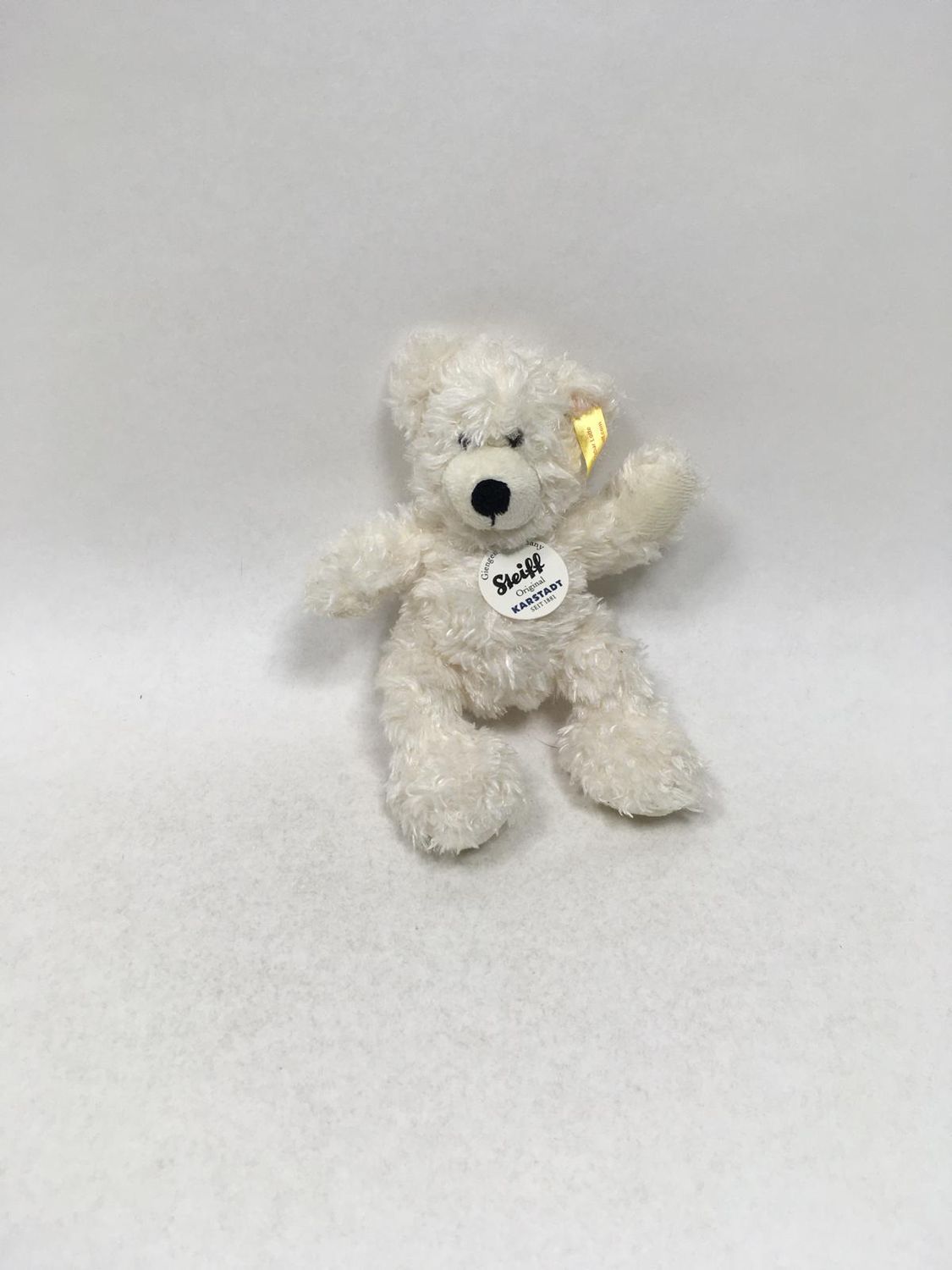 Steiff Teddy Lotte 673351 mit Knopf, Fahne und Brustschild - Edition Karstadt - stehend 17 cm Sammlerstück