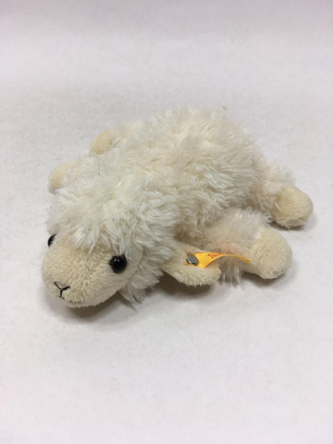 Steiff Lamm Floppy Linda 281280 mit Knopf und Fahne liegend 18 cm selten