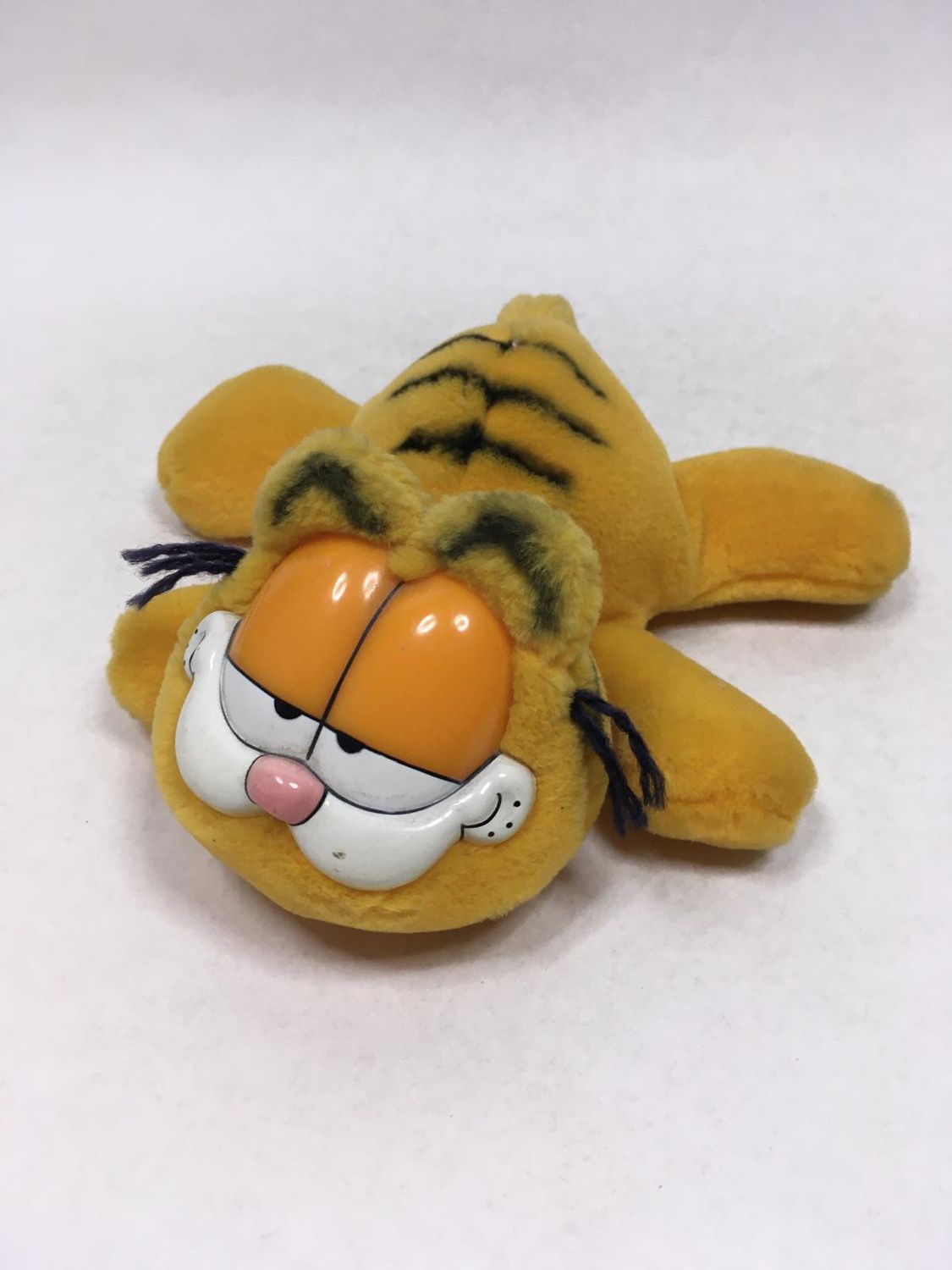 Garfield Katze Knuffel liegend 23 cm Rarität